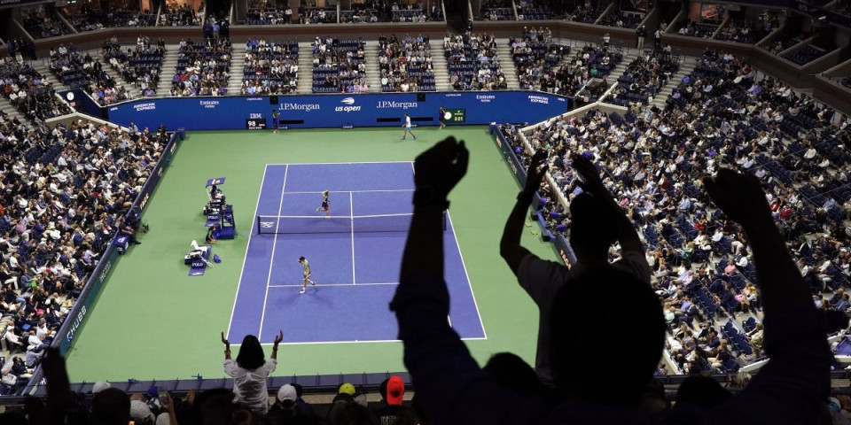 Ludilo, 800.000.000 dolara za renoviranje najvećeg stadiona (FOTO)