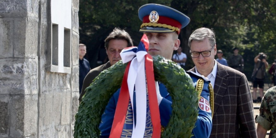 Vučić položio venac u čast poginulih srpskih vojnika na Gučevu! Odavde možete da vidite celu Loznicu, jedan od najlepših pogleda u Srbiji