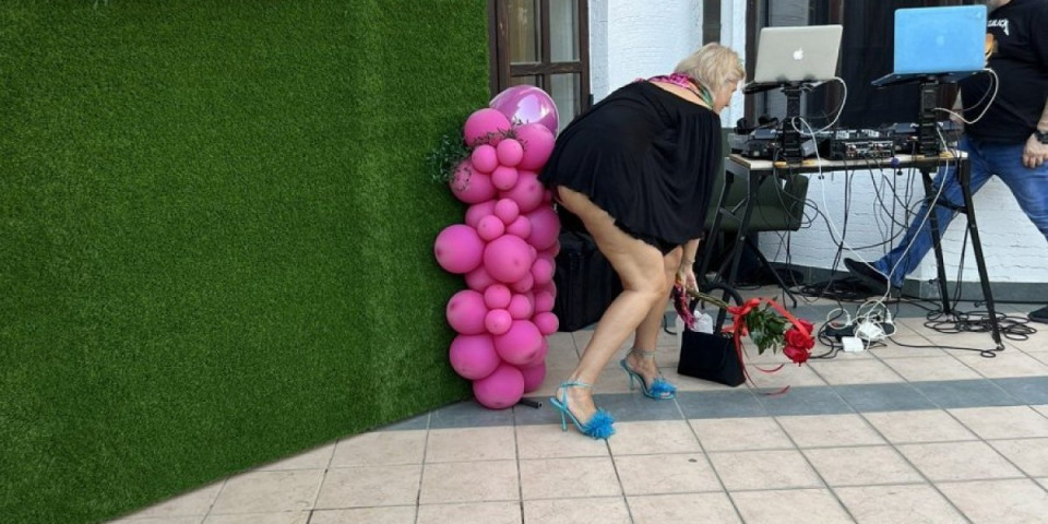 Uhvaćeni na delu: Jelena Golubović i njen suprug razmenjivali nežnosti u hotelu (FOTO)