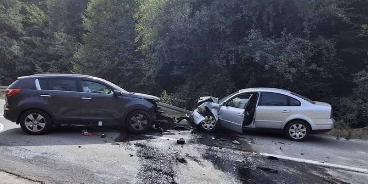 Direktan sudar kod Nove Varoši: Ima povređenih, saobraćaj otežan, formirala se kilometarska kolona (FOTO)