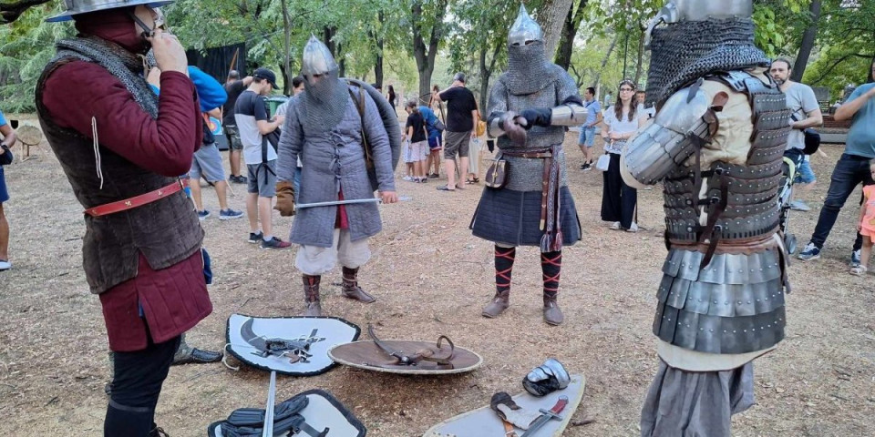 Vitezovi osvojili nišku Tvrđavu: Bore se, gađaju strelama, nadmeću na višeboju(FOTO)