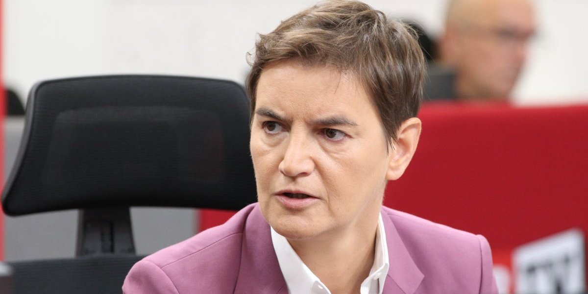 Ovo je suština licemerstva! Brnabić reagovala na jezive pretnje Informeru i Vučićeviću: Neka novinarska udruženja otvoreno kažu da štite samo prava novinara Šolakovih medija!