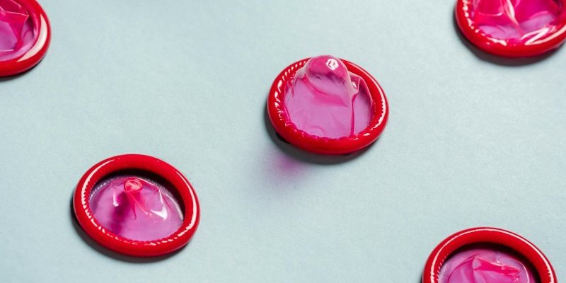 Sa kondomom ili ipak bez: Da li zaštita zaista kvari užitak u seksu?