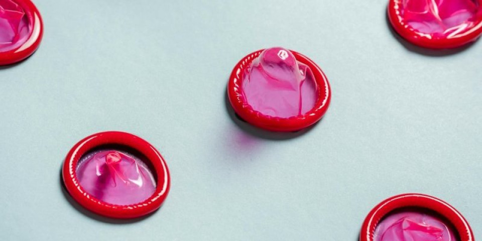 Sa kondomom ili ipak bez: Da li zaštita zaista kvari užitak u seksu?