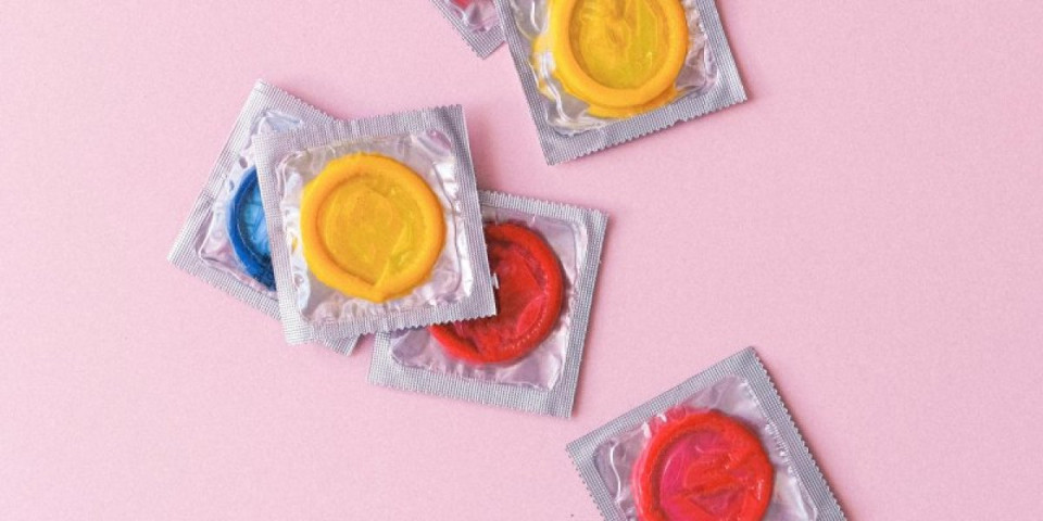 Kondomi poskupljuju: Zbog rata u Iranu industrija prezervativa diže cene