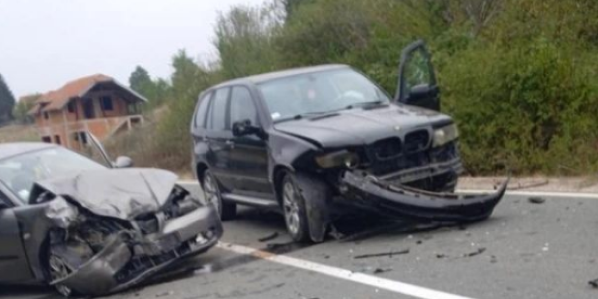 Žestok sudar kod Valjeva! Vozila potpuno uništena srča stakla i metala po celom putu (FOTO)