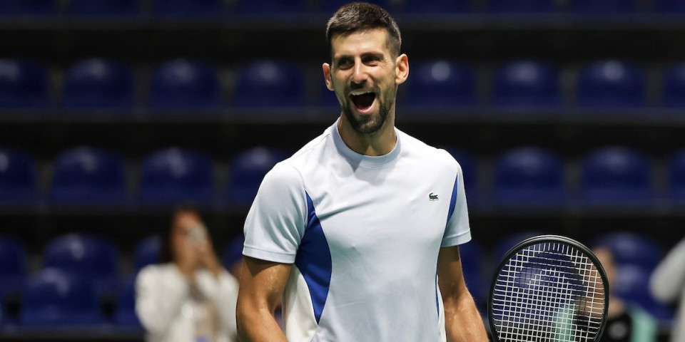 Nole ne skida osmeh sa lica, tu je i Srđan! Zavirite na Đokovićev trening (FOTO)