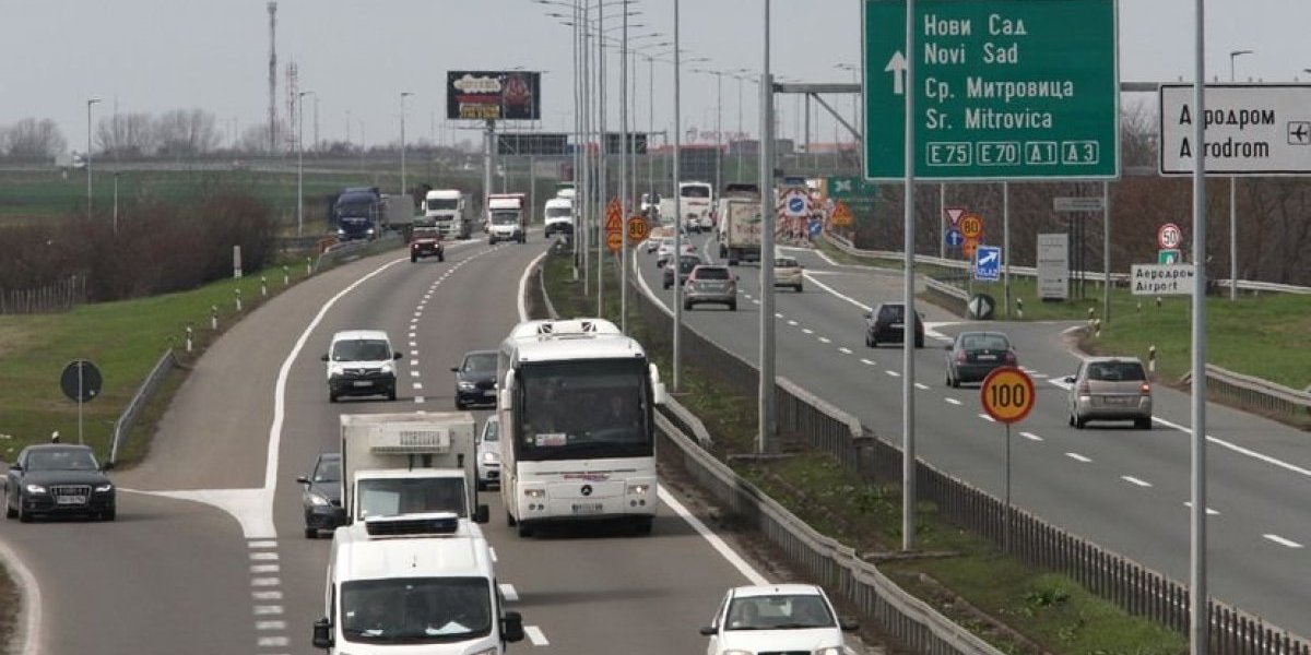 Incident na autoputu! Devojčica povređena u nesreći kod aerodroma Nikola Tesla