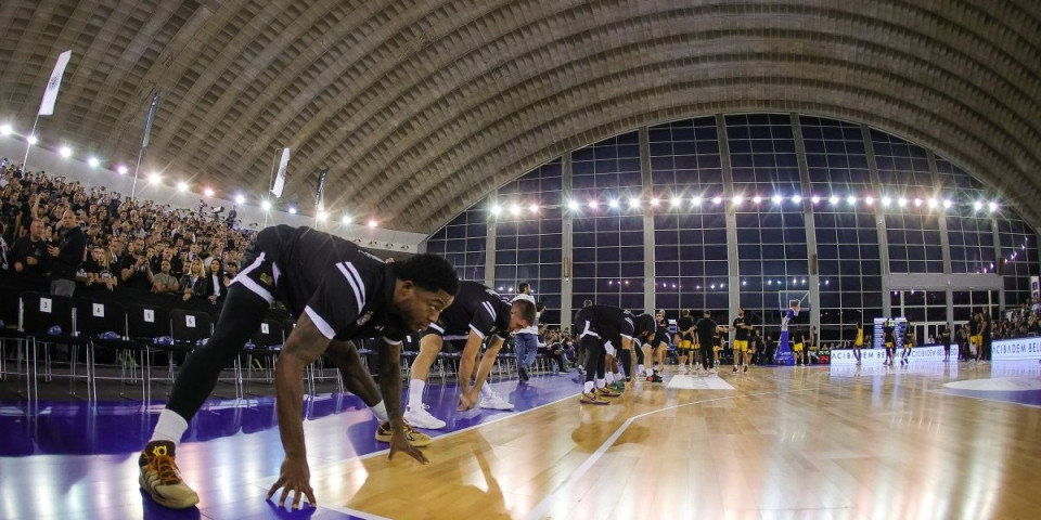 (UŽIVO) Partizan prvi put kompletan! AEK na crti, "grobari" grme na Sajmu!