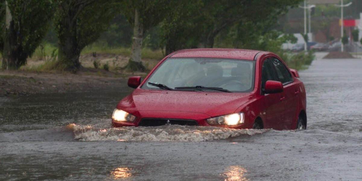 Ovo su 10 saveta kako da zaštitite auto pred nadolazeći potop: Jedna stvar je bitna, a često je zaboravimo!