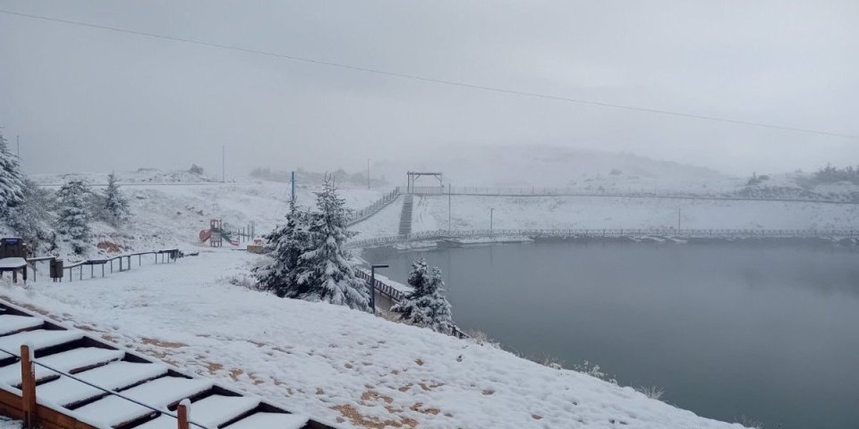 Ovako nije ni u januaru! Sneg okovao planine u Srbiji! (FOTO)