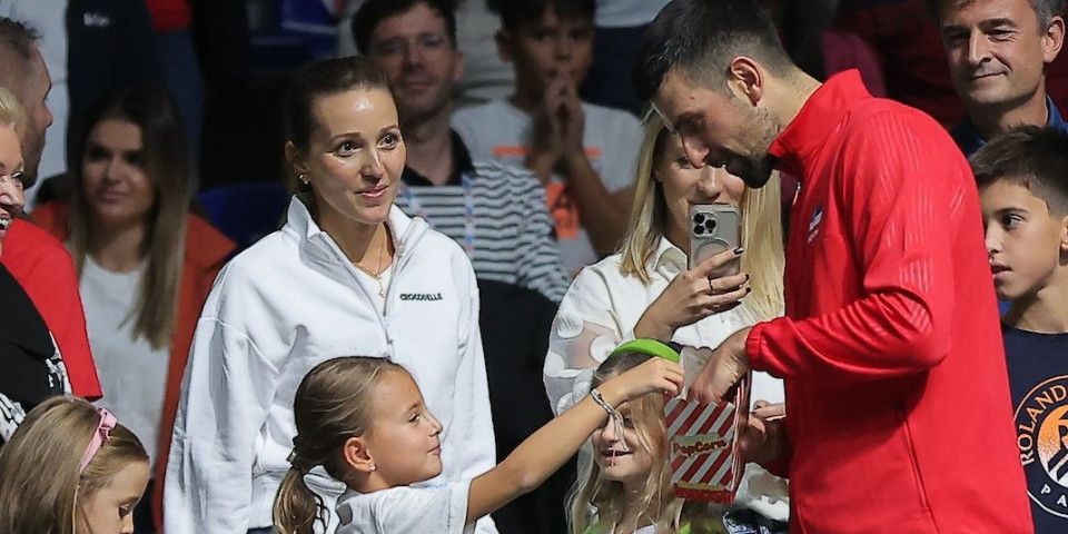 Emotivan trenutak u "Pioniru"! Nole u zagrljaju Tare i Stefana!