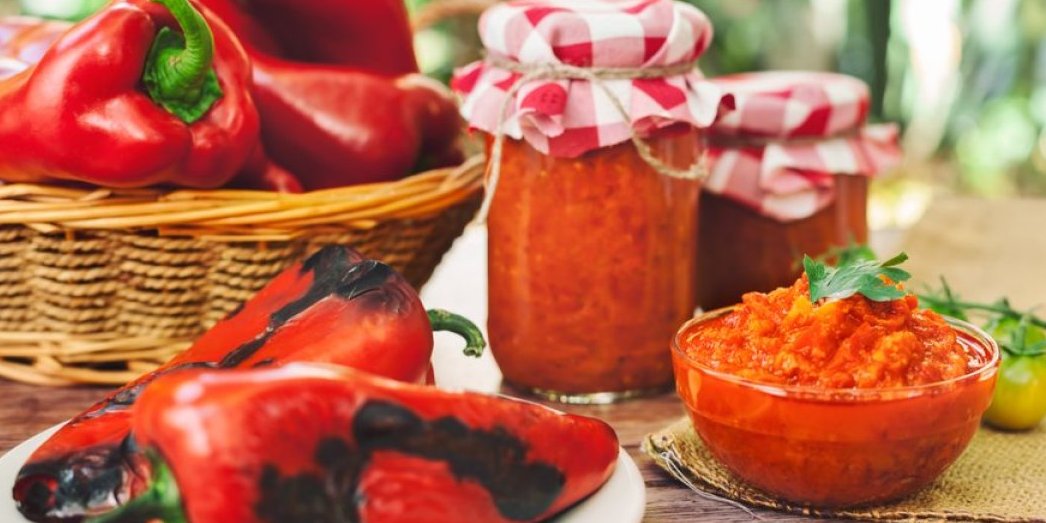 Bakin domaći brzi ajvar! Recept za omiljeni zimski namaz koji se sprema očas posla