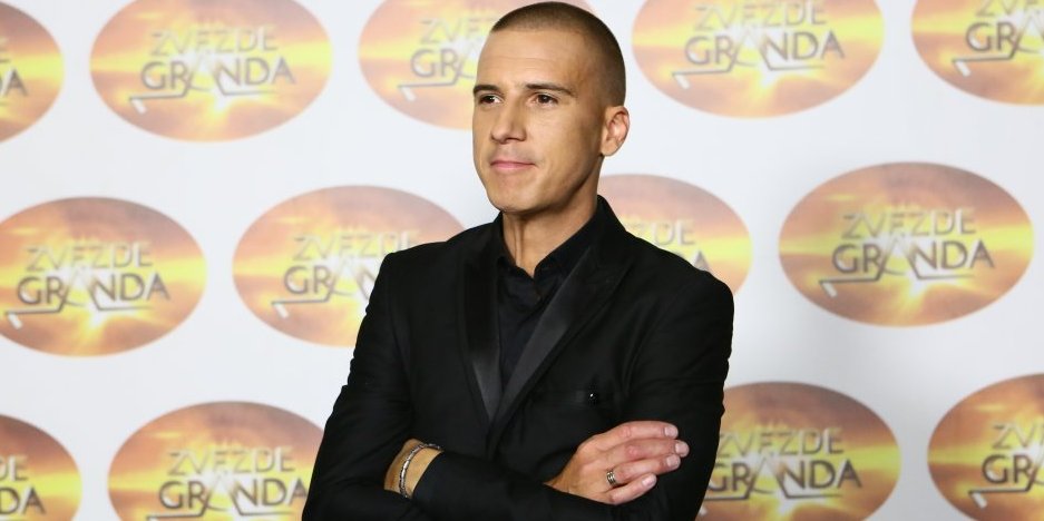 Imao odnose u toaletu kafića, voli igračke za odrasle, odbio da peva u gej klubu... Ovo o Milanu Mitroviću niste znali