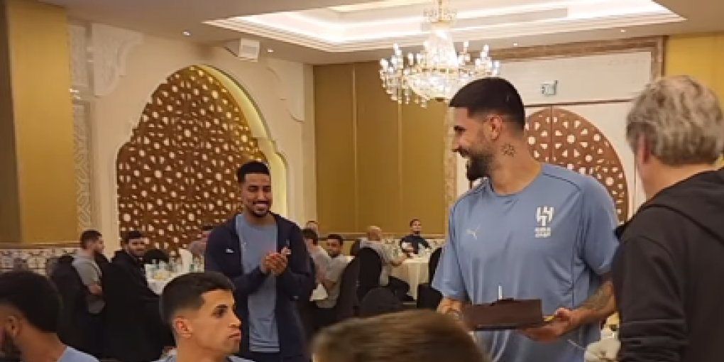 Ovako je Aleksandar Mitrović proslavio rođendan (VIDEO)