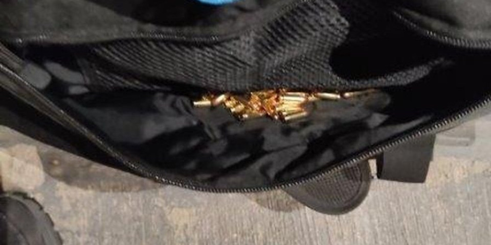 Puna torba oružja u autobusu za Obrenovac: Našao je vozač sa Šri Lanke