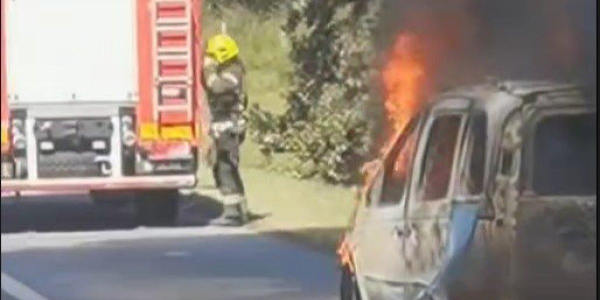 Zapalio se automobil na autoputu: Intervenisali vatrogasci