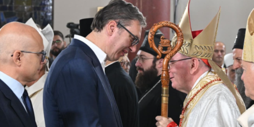 "Želim vam još mnogo uspešnih godina": Predsednik Vučić čestitao sto godina od osnivanja Beogradske nadbiskupije (FOTO)