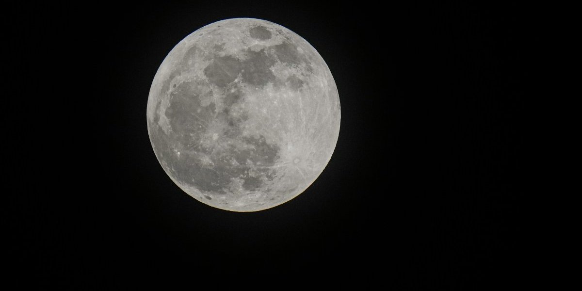 Misteriozna pojava na nebu budi jezu! Građani gledaju i ne veruju šta se zbiva (FOTO)