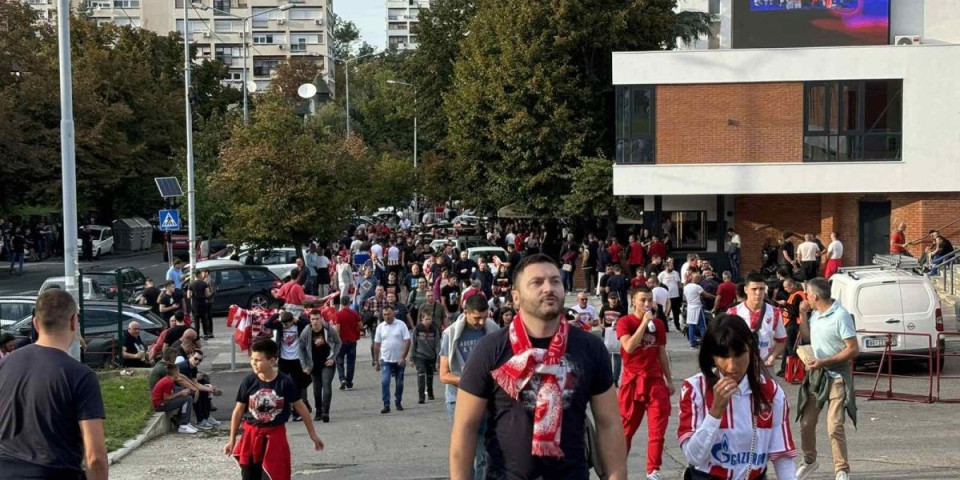 Zagreva se atmosfera u Ljutice Bogdana! Topla dobrodošlica za fudbalere Benfike! (VIDEO)