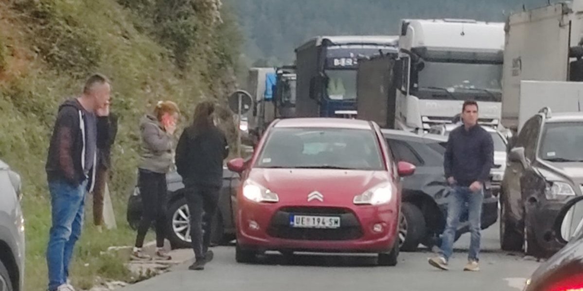 Karambol na putu Užice - Zlatibor! U lančanom sudaru slupano više vozila