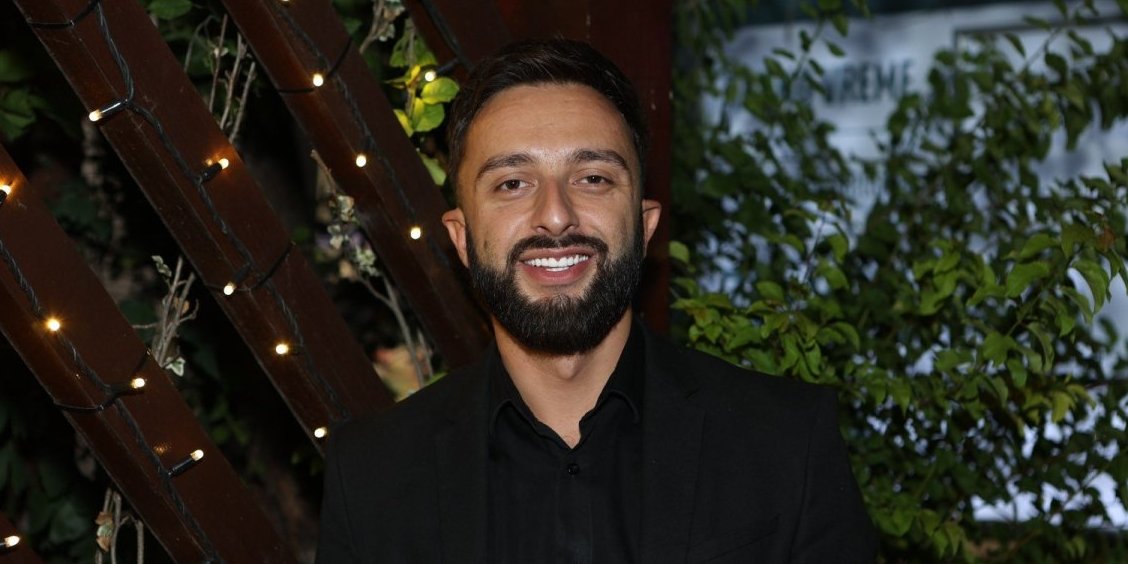 (VIDEO) Evo kako zvuči čuveni hit u izvedbi Darka Tanasijevića - Voditelj počeo da zakazuje nastupe