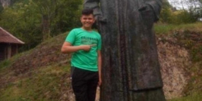 Đorđe Radosavljević (15) iz Donje Ljuboviđe proslavio bi danas 19. rođendan, da nije stradao un jezivoj saobraćajnoj nesreći.