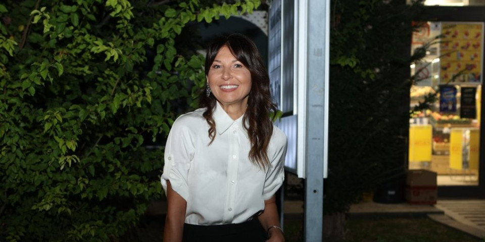 Kad se skine u bikini prava je bomba: Voditeljka fotografijom sa plaže usijala mreže (FOTO)