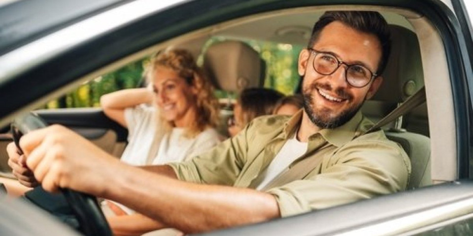 Većina vozača ne zna za ovu funkciju: Samo jednim dugmetom rashladite automobil - Rešenje je u ključu