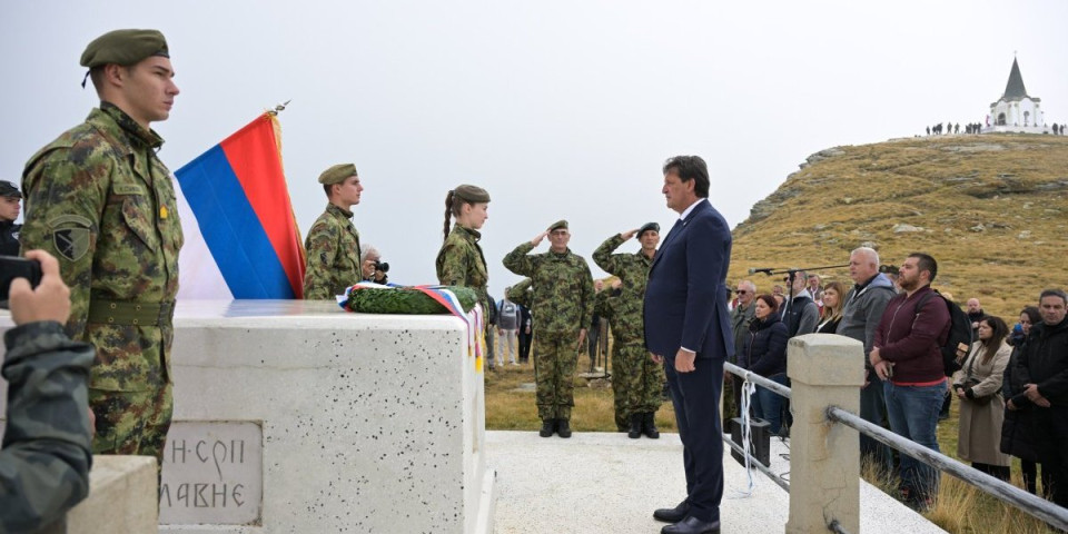 Državna ceremonija odavanja počasti: Ministar Gašić prisustvovao obeležavanju 108. godišnjice od Bitke na Kajmakčalanu! (FOTO)