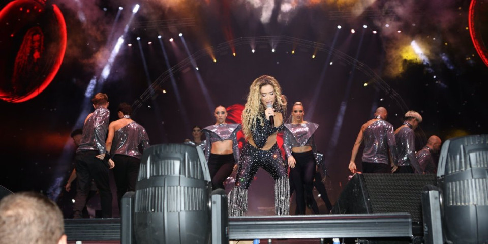 Pevačica zgrće veliku lovu: Samo od jedne pesme zaradila 30.000 evra