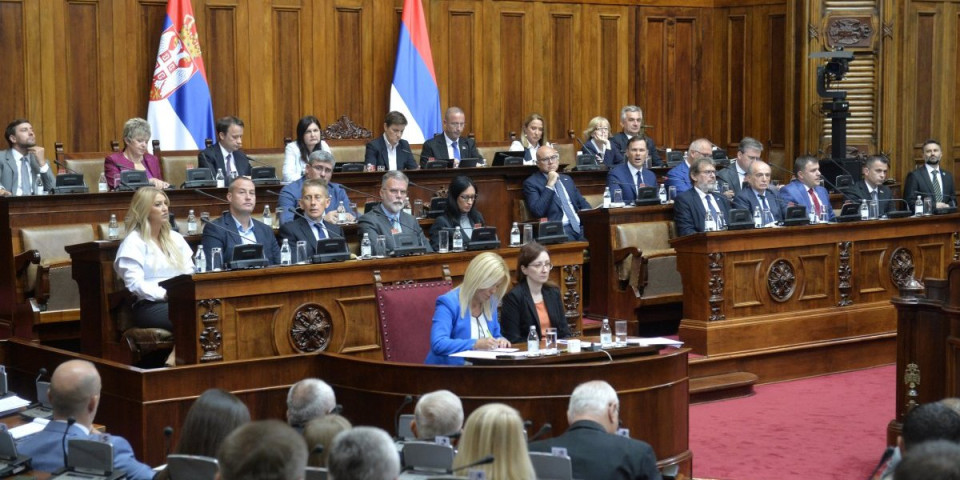 Poslanici većine i danas obezbedili kvorum za rad! Burno u Skupštini, opozicija pokazuje svu bahatost i nevaspitanje!