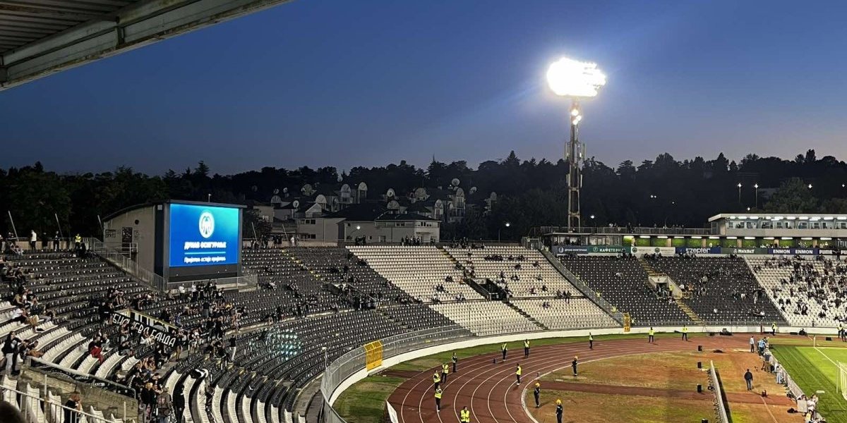 Sablasna atmosfera na južnoj tribini! "Grobari" nastavili bojkot protiv uprave