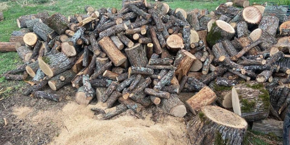 Prodavci ogreva pri kraju zaliha: Potražnja velika, kupuju na džakove, a tek je januar