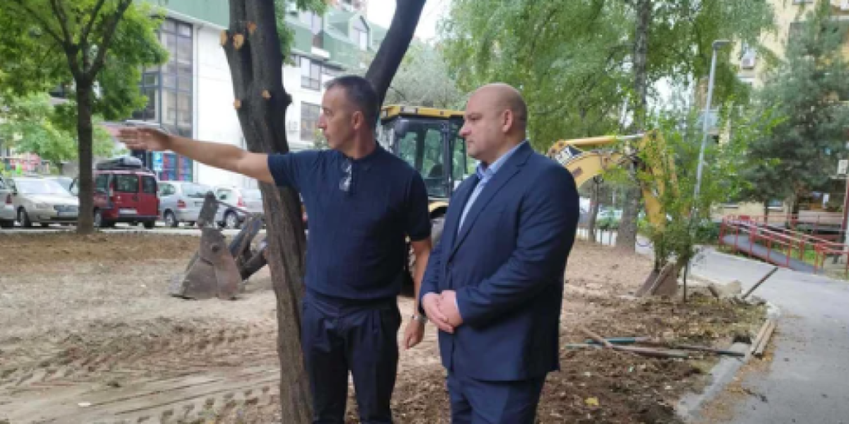 Sanacija dečjih igrališta na Čukarici! Predsednik opštine Nikola Aritonović poručio: Ovo će biti mesto zabave i okupljanja dece i odraslih žitelja Čukaričke padine (FOTO)