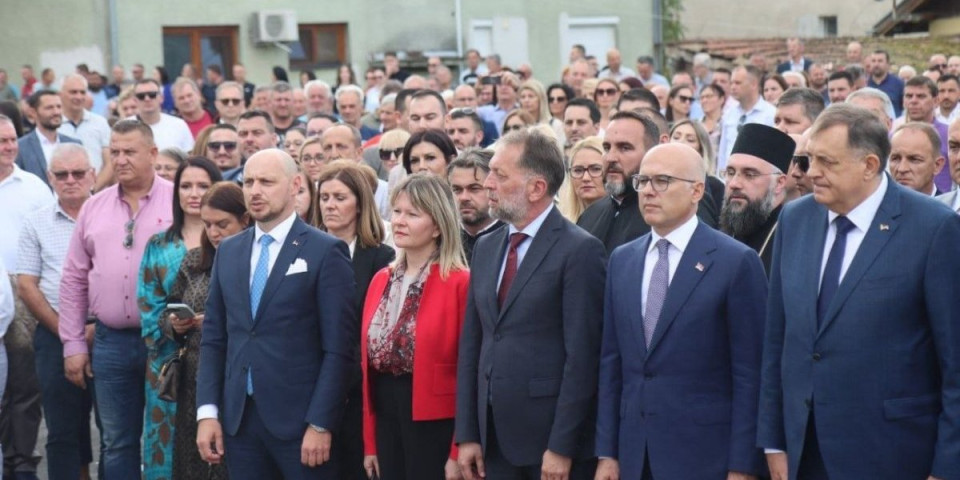 (FOTO) NAKON TRI I PO DECENIJE U SRPCU IZGRAĐEN NOVI VRTIĆ - Vučević: Preneću  Vučiću da smo završili projekat kao potvrdu da smo jedno telo i narod