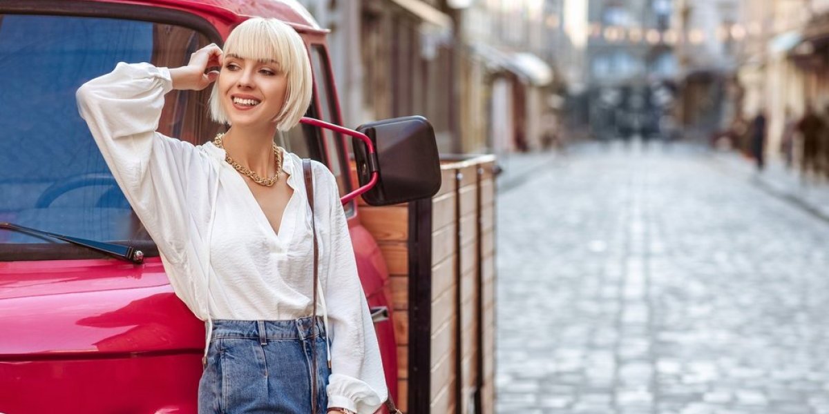 Komad odeće koji podmlađuje svaku ženu! Bezvremenski klasik uvek je u trendu i ide uz svaki stil