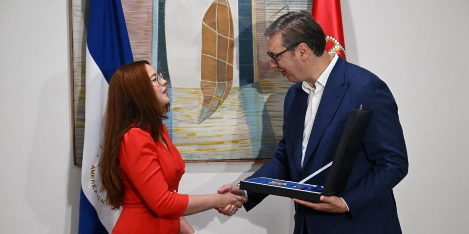 Vučić dodelio orden čuvenoj ambasadorki Nikaragve: Nju je slavila cela Srbija posle rasprave u Generalnoj skupštini UN po pitanju zločina o Srebrenici (FOTO)