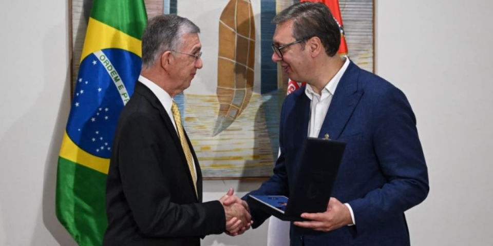 Vučić uručio orden Seržiju Fransau Danezeu: Srbija i Brazil nastavljaju svoju zajedničku misiju u promovisanju mira i razvoja (FOTO)