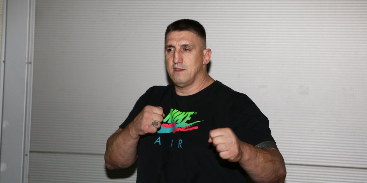 Kristijan Golubović sa sinovima napustio Beograd - Kristini Spalević poručio ovo (VIDEO)