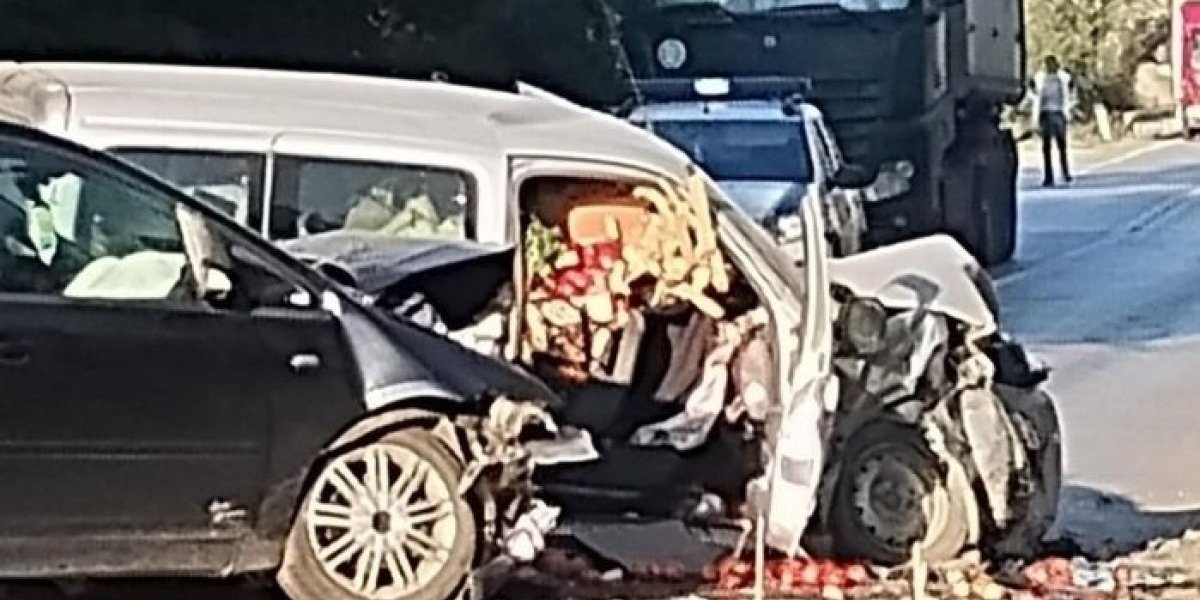 Stravičan sudar kod Požarevca: Smrskani automobili nasred puta, saobraćaj u prekidu(FOTO)