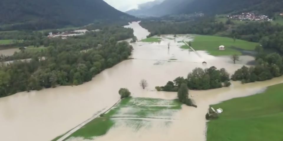 (VIDEO) Poplave pogodile Sloveniju! Poplavljeni putevi, sledi evakuacija!