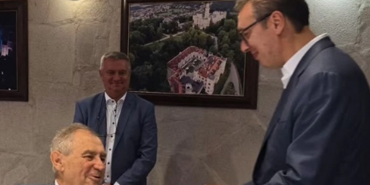 Vučić dobio poseban poklon od Zemana! Bivši predsednik Češke mu napisao ovu posvetu (FOTO)