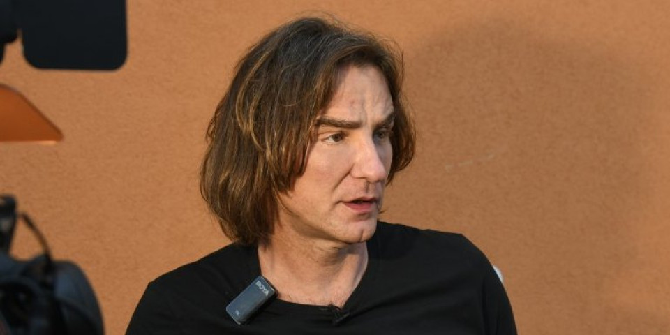 Ona je prva učesnica "Elite 9" - Uživo u programu potpisala ugovor sa Željkom Mitrovićem (VIDEO)