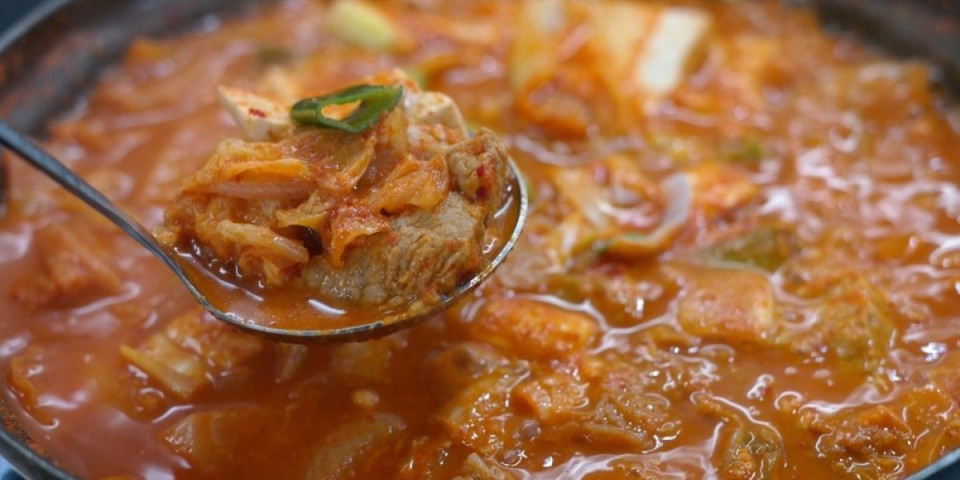 Miris kuvanog kupusa vam smeta? Evo kako da ga skuvate, a da kuća ne zamiriše