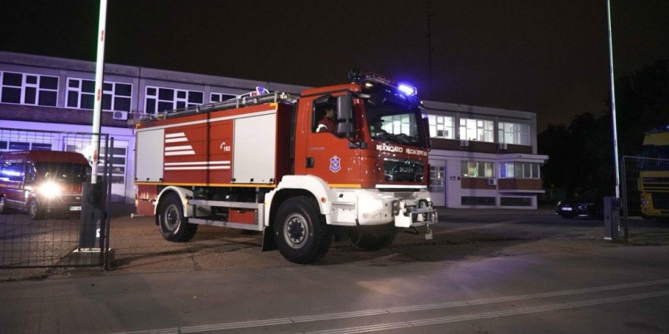 Izgorela štala kod Lazarevca! Povređena jedna osoba, životinje spašene