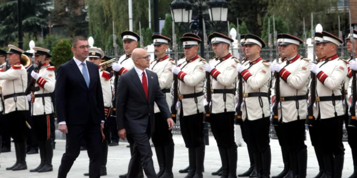 SRAMNO! Albanski ministri u Vladi Severne Makedonije bojkotovali doček Vučevića u Skoplju