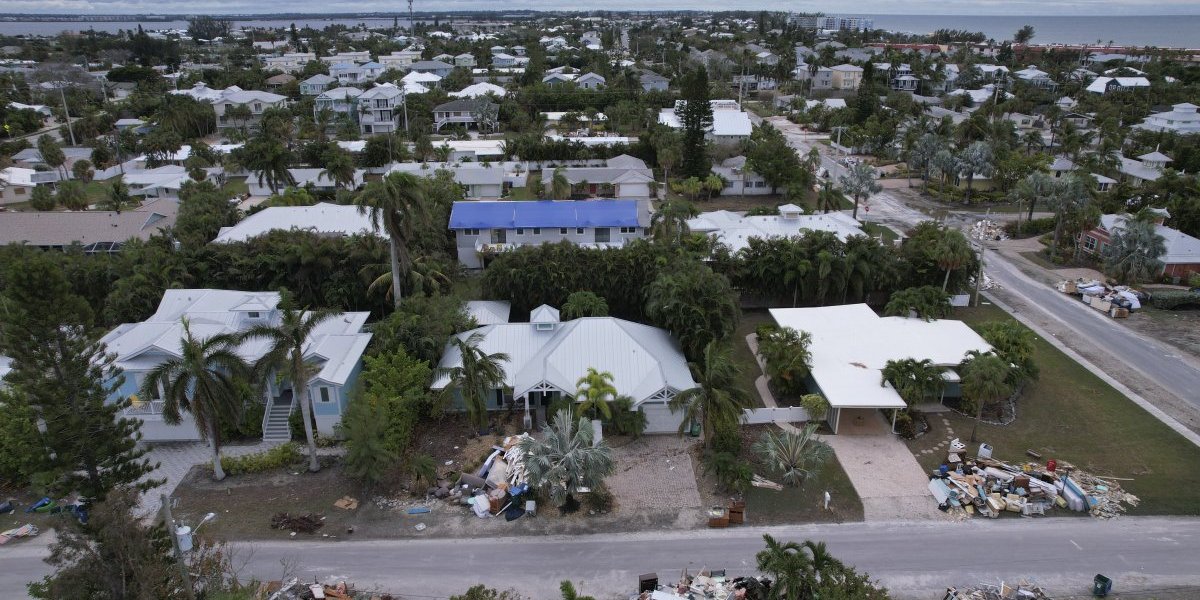 (FOTO, VIDEO) Ljudi beže glavom bez obzira! Uragan sve bliži, kilometarski redovi na izlasku  Floride!