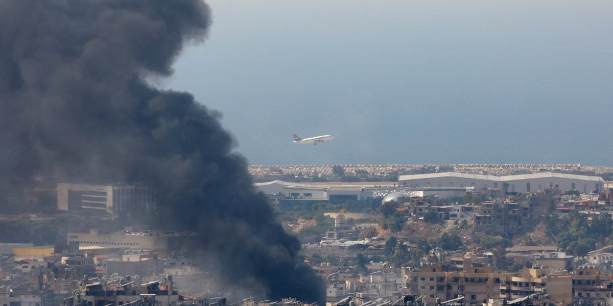 Padaju bombe, avion Er Srbije poleće! Nestvarna scena iz Bejruta: Za ovo treba imati onu stvar! (FOTO, VIDEO)