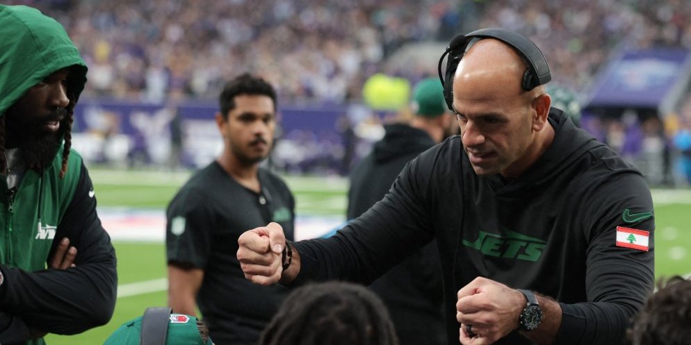 Poneo zastavu Libana, pa dobio otkaz! Prvi muslimanski trener u istoriji NFL-a izazvao buru u Americi! (FOTO)